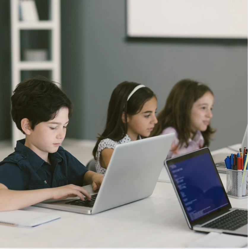 Fun online coding class for kids with instructor